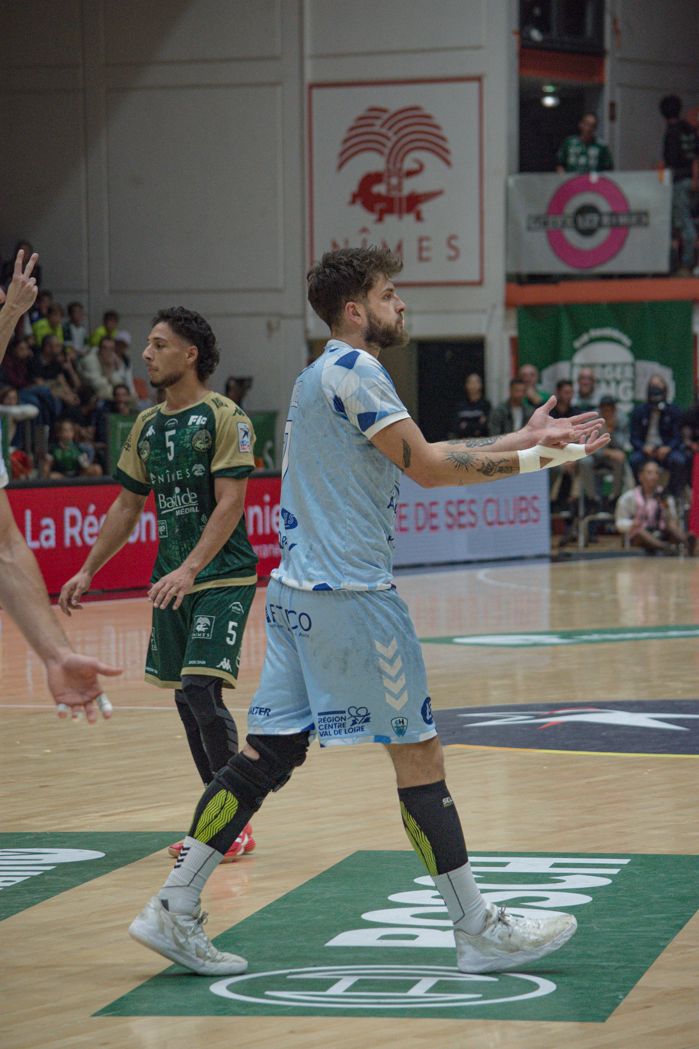 5f5b047130ec41c31b5b4168c95ad136